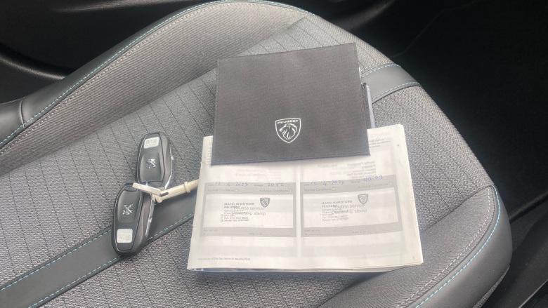 Peugeot 208 1.2 PureTech 100 Allure Premium 5dr Petrol Hatchback